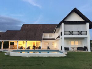 VENDO VILLA EN PUNTA CANA HIGUEY